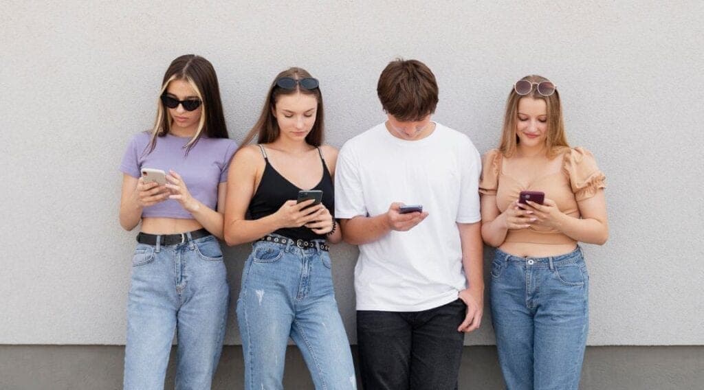Smartphone Scenes: Teen Clicks and Parental Tricks